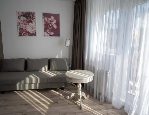 floratrio_apartman_rose_livingroom_5_1600x1067
