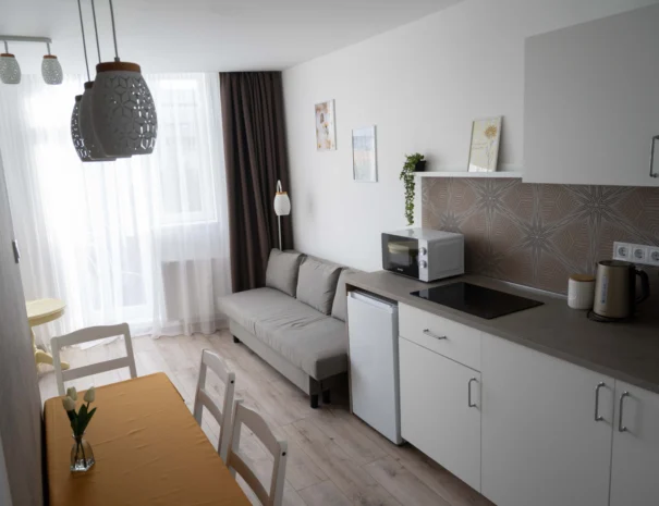 floratrio_apartman_sunflower_diningroom_1_1600x1067