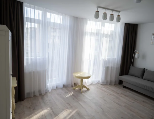 floratrio_apartman_sunflower_livingroom_1_1600x1067