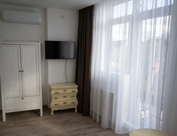 floratrio_apartman_sunflower_livingroom_3_1600x1067